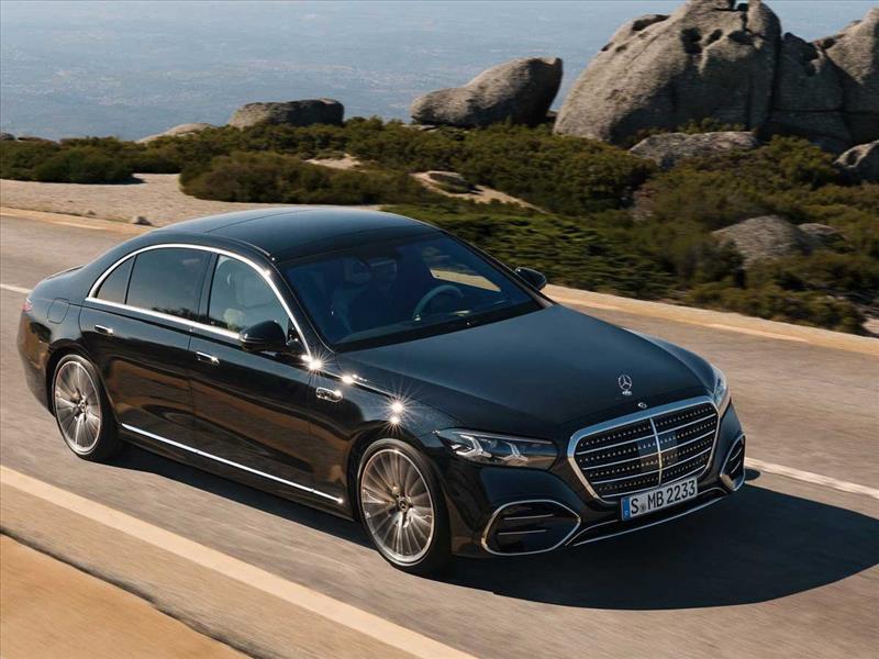 مرسدس‌بنز S-Class جدید؛ تعریف دوباره فناوری در ۱۴۰ سالگی تولد خودرو